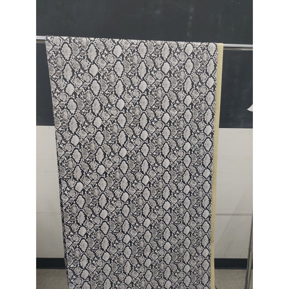 Vinyl Material Snake Skin Black White 6 Yards, 54 In Wide